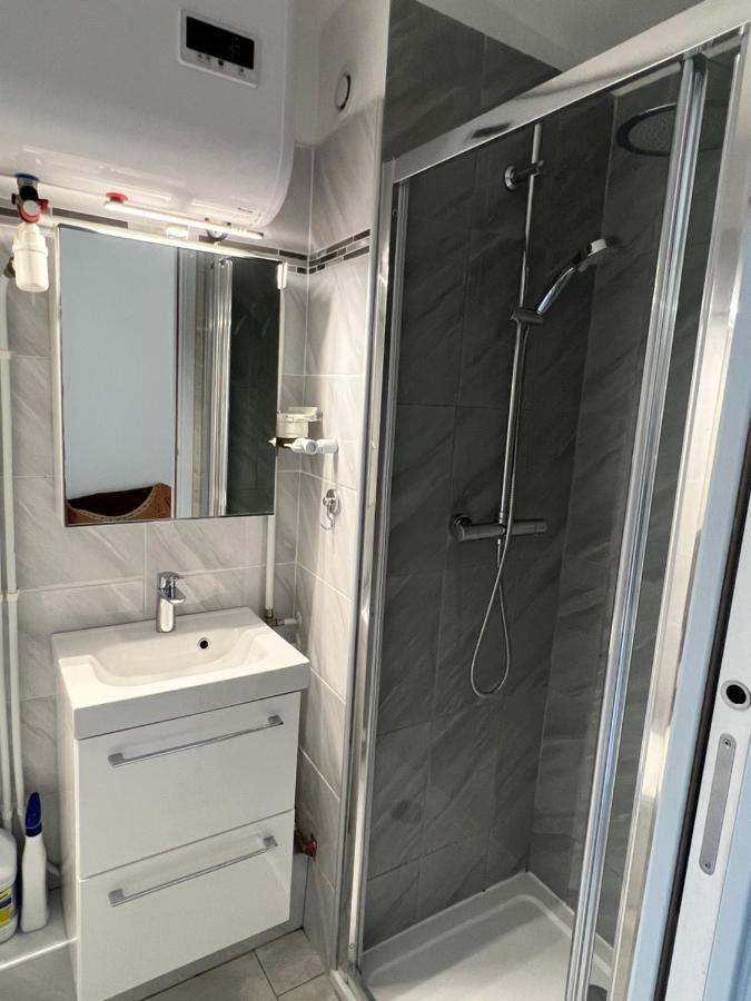 Joli Studio Tres Clair A Proximite Mer Pour 3 Personnes 라론드레모레 외부 사진