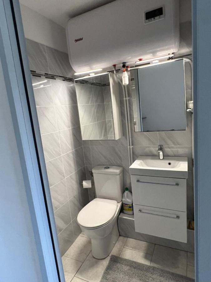 Joli Studio Tres Clair A Proximite Mer Pour 3 Personnes 라론드레모레 외부 사진