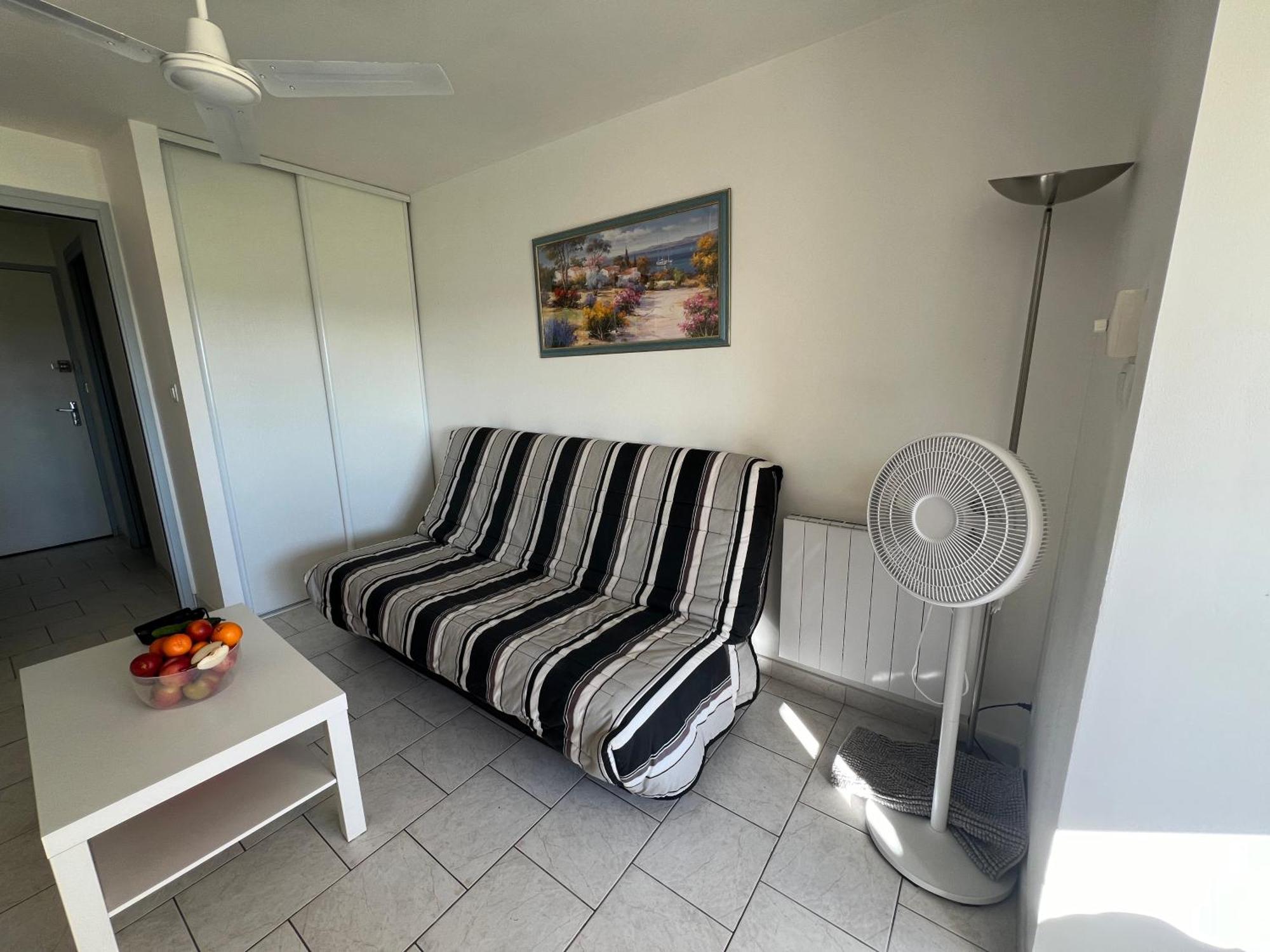 Joli Studio Tres Clair A Proximite Mer Pour 3 Personnes 라론드레모레 외부 사진